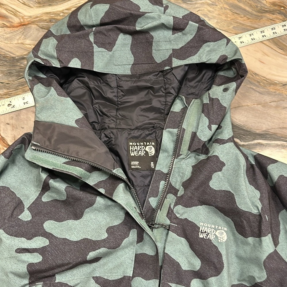 Women’s XL Mountain Hardwear Ski/Snowbord Jacket Gore Tex